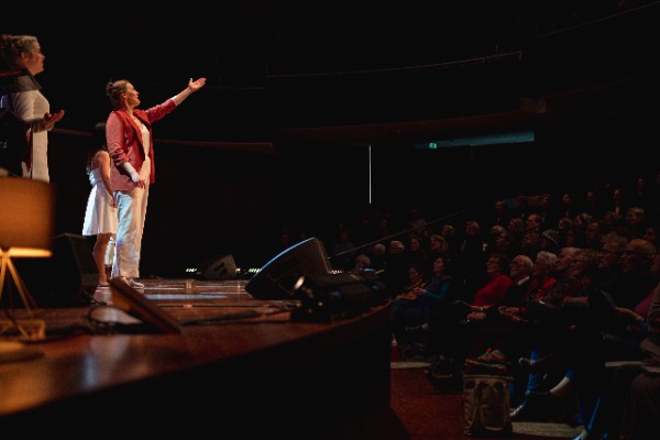 Zangeres Wishful Singing spreekt zaal aan