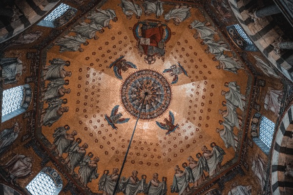Het plafond van de Dom van Aken