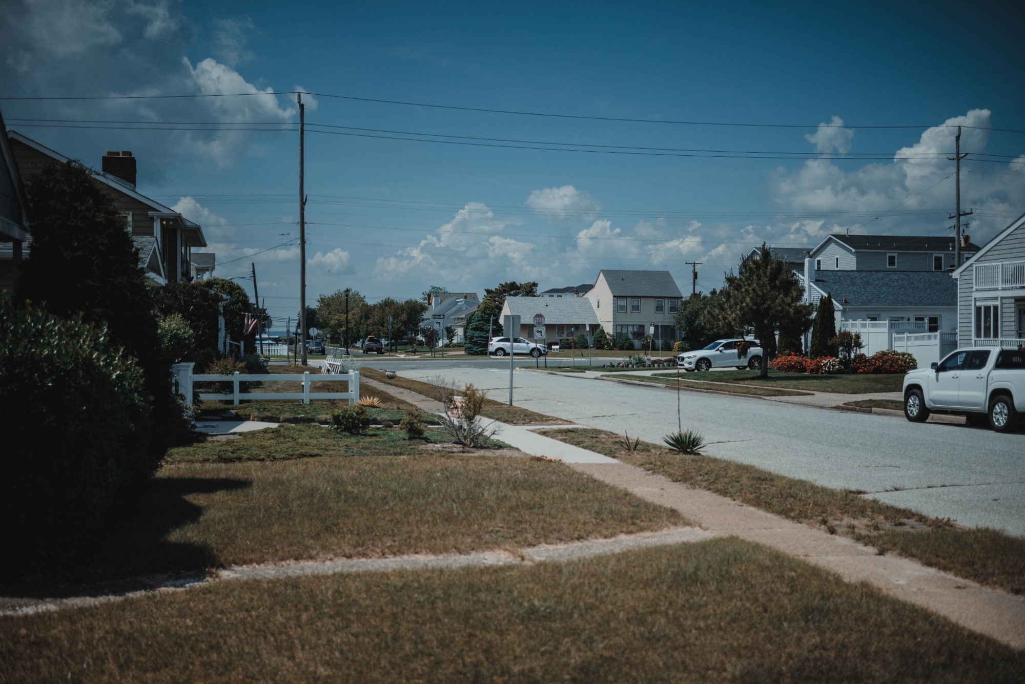 Een zonnige straat aan de Jersey Shore