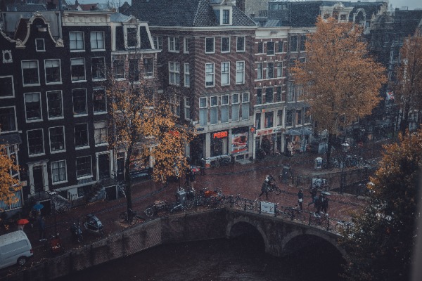 Uitzicht op de Amsterdamse straten