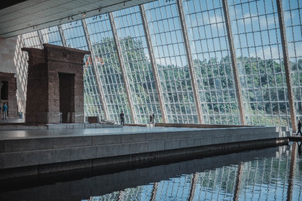 De tempel van Dendur, met het glas van het museum