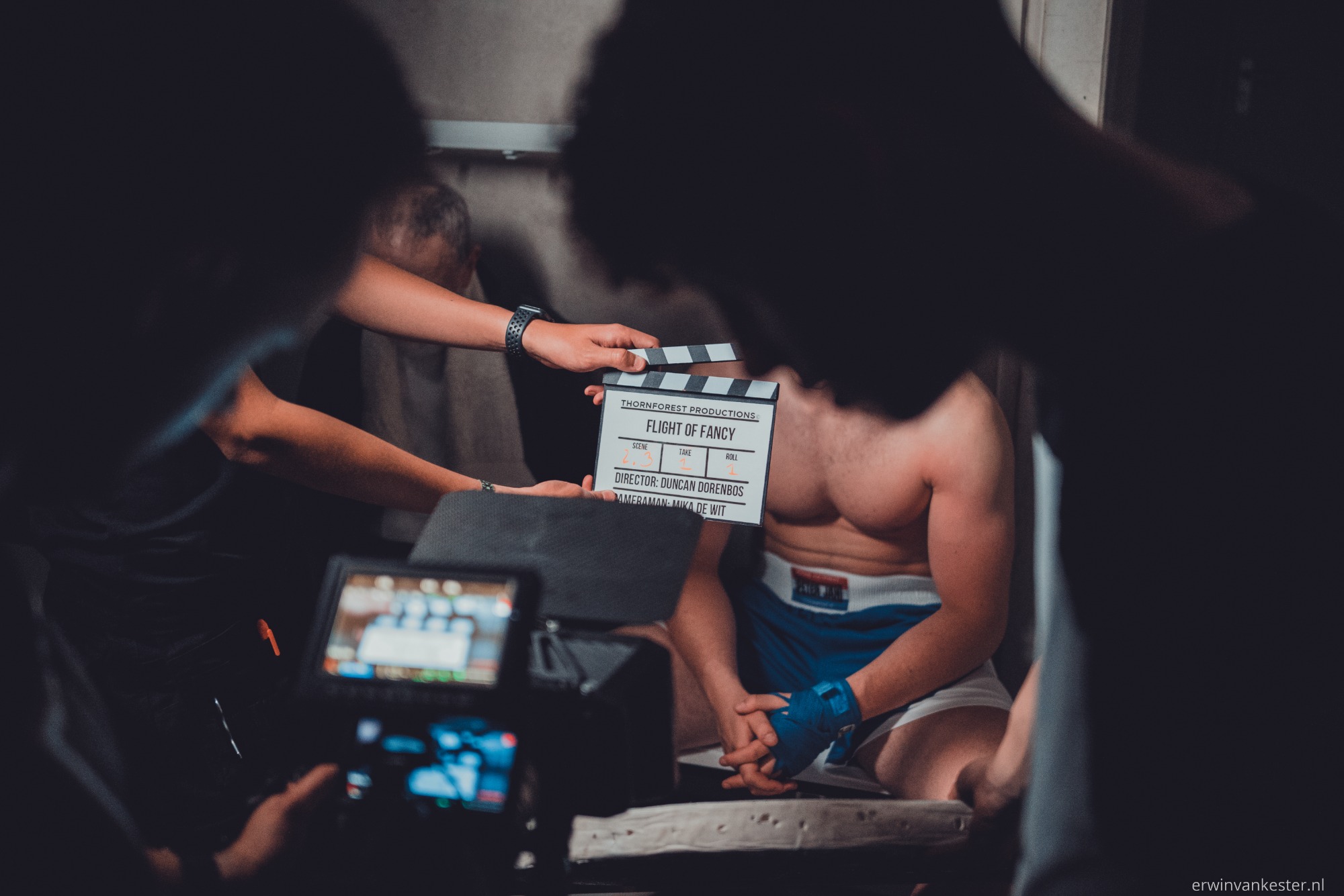 Klapper en crew staan klaar om te filmen